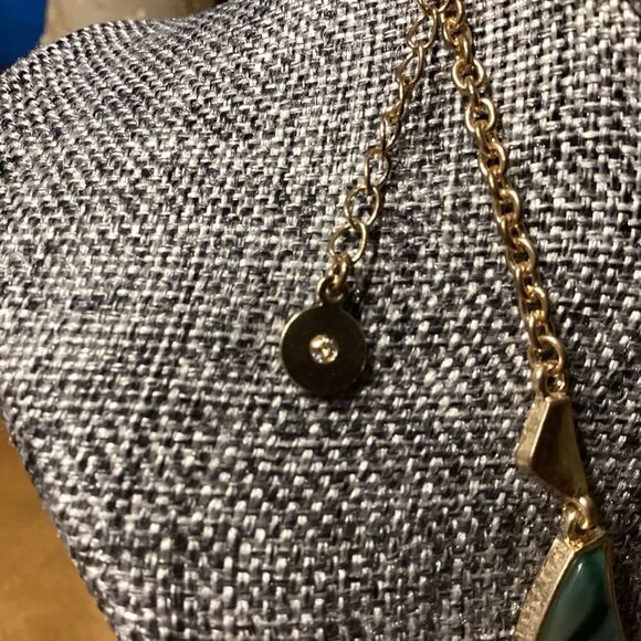 Goldtone Adjustable Green Squared Hearts Necklace - Picture 4 of 7